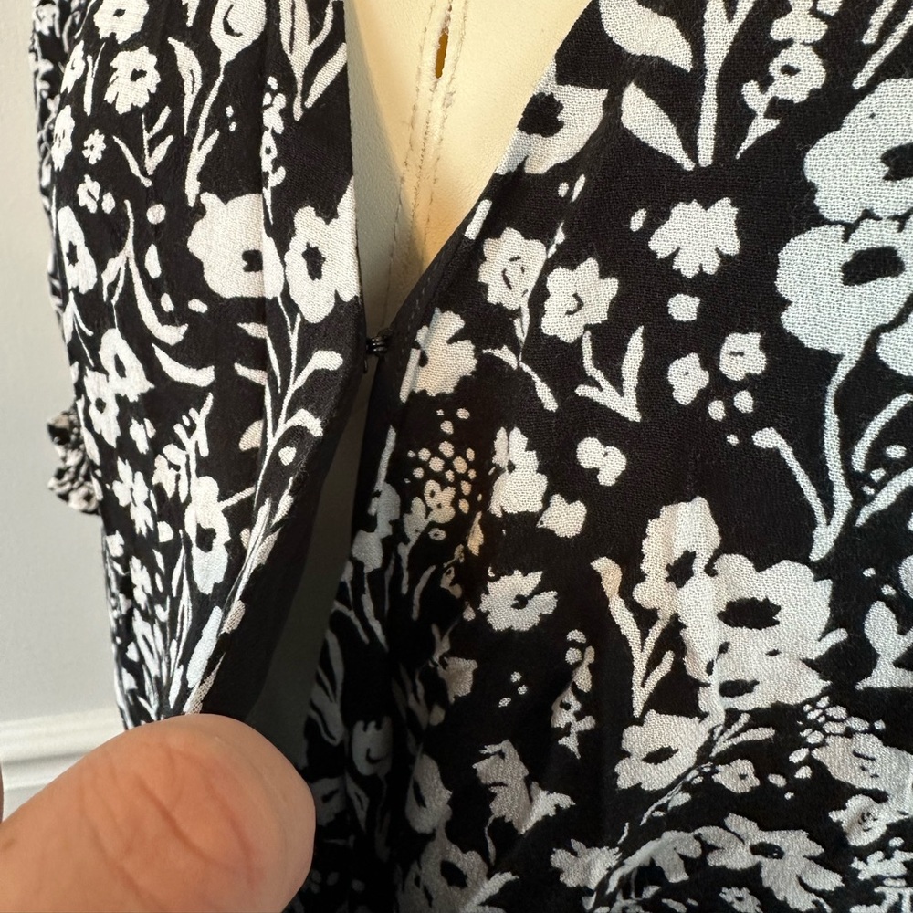 BANANA REPUBLIC Black & White Print Wrap Mini Dress NWT | Size 10 - Picture 6 of 16